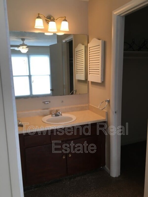 Building Photo - 7045 Candlewood Dr