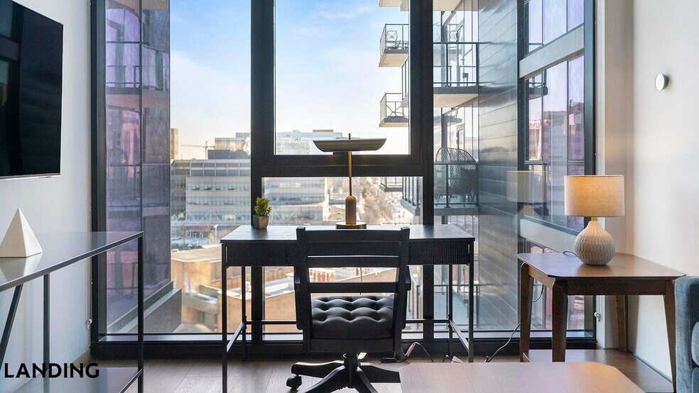 Building Photo - 513 S Damen Ave