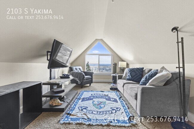 Building Photo - 2103 S Yakima Ave