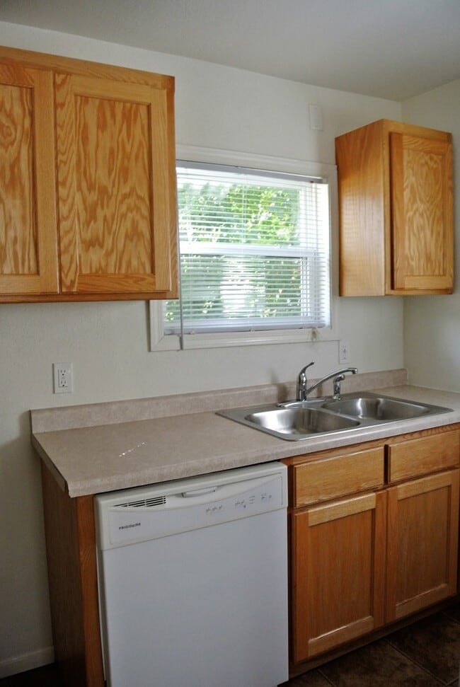 Building Photo - 1510 1st Ave SE