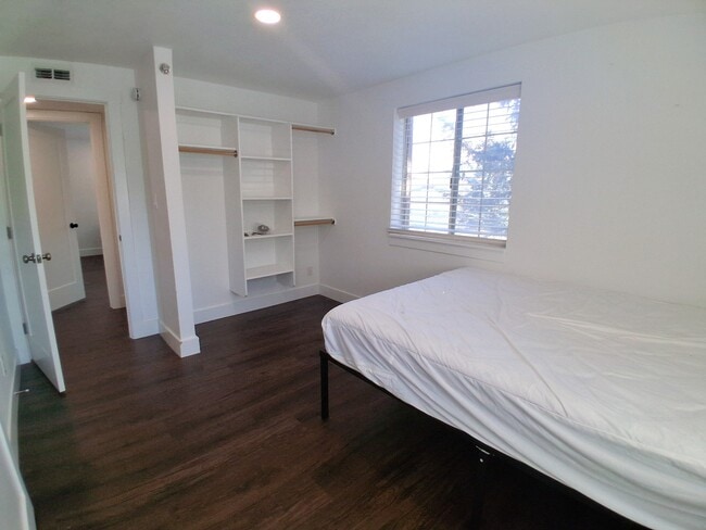 Building Photo - 724 W 1720 N
