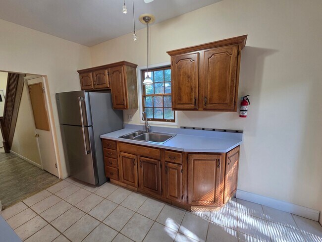 Building Photo - 313 Rinne St
