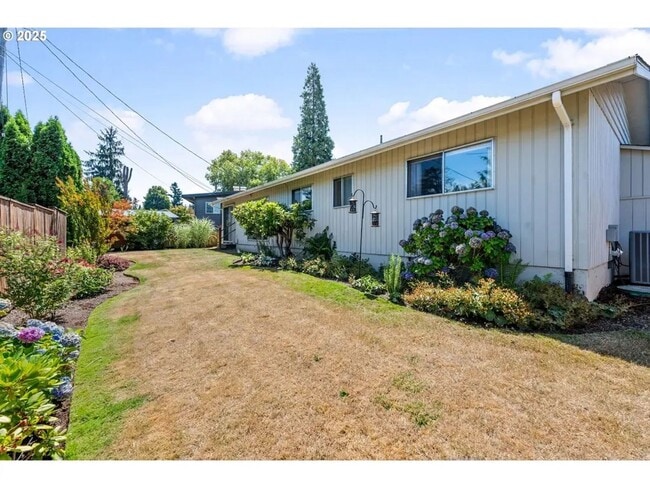 Building Photo - Charming 4-Bed Ranch Home with In-Ground P...