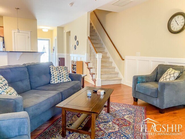 Building Photo - Gorgeous Townhouse in Grey Fox Run