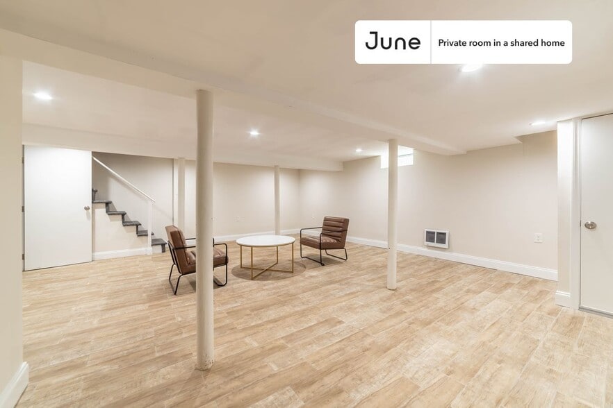Building Photo - Room in Shared 2 bed/1 bath home in Greenpoint