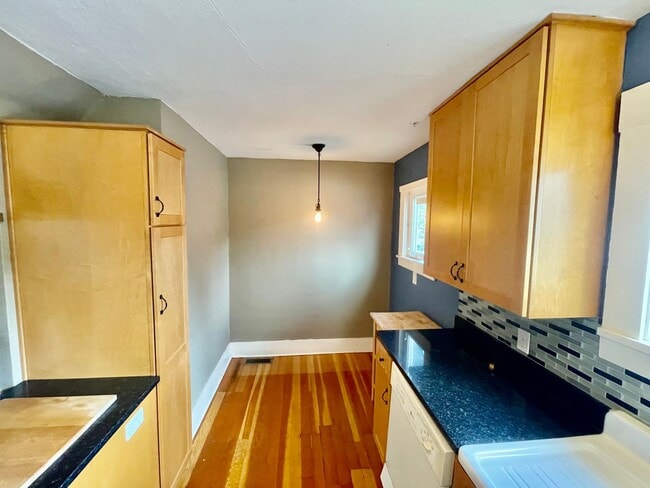 Building Photo - Beautiful 3bd/1bath South Tabor Bungalow w...