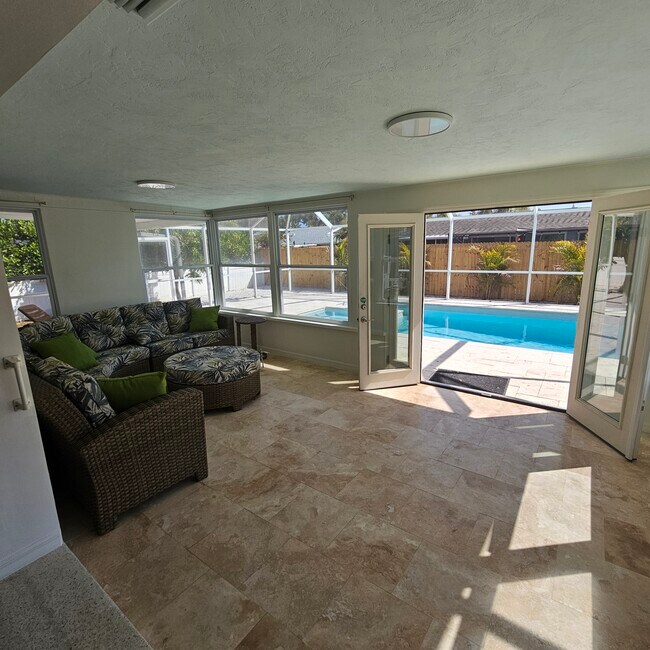 Building Photo - 6815 Anchor Way