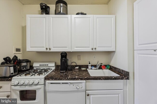 Building Photo - 4242 East-West Highway Unit 420