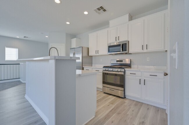 Building Photo - NW!! Gated!! Community Pool/Spa  Recreation Room!! New Paint!! New Flooring!!  Balcony!!  2 car g...