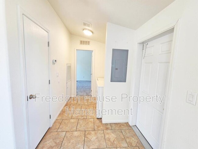 Building Photo - 1550 West Irons Street