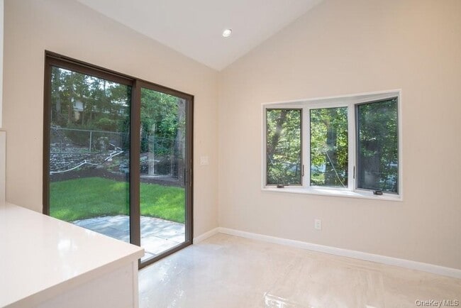 Building Photo - 17 Vista Dr