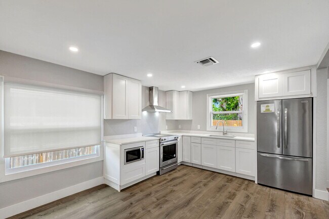 Building Photo - 1727 Holman Dr