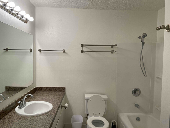 Building Photo - 1347 65th Dr