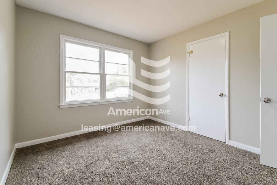 Building Photo - 4838 Chapman St