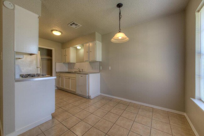 Building Photo - 2412 Burleson Ct