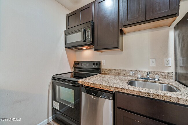 Building Photo - 3949 E Earll Dr
