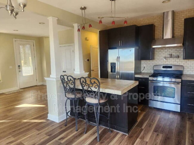 Building Photo - 454 N Finch Ave