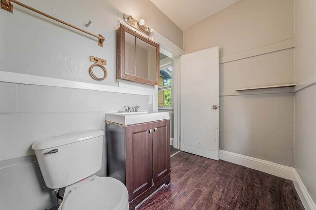Building Photo - 3484 W 58th St