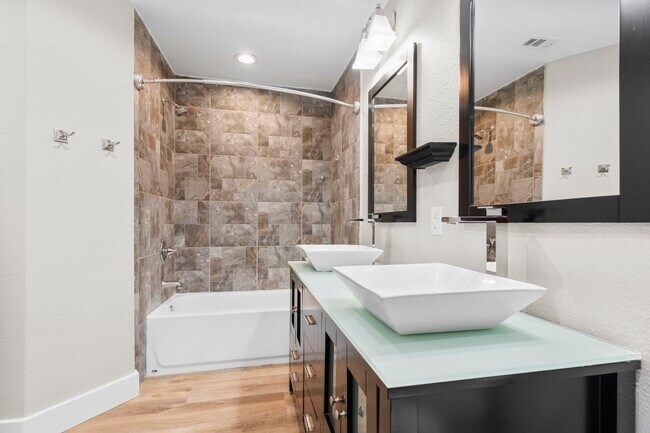 Building Photo - 14007 Overbrook Ln