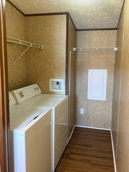 Building Photo - 533 Lee Rd 57
