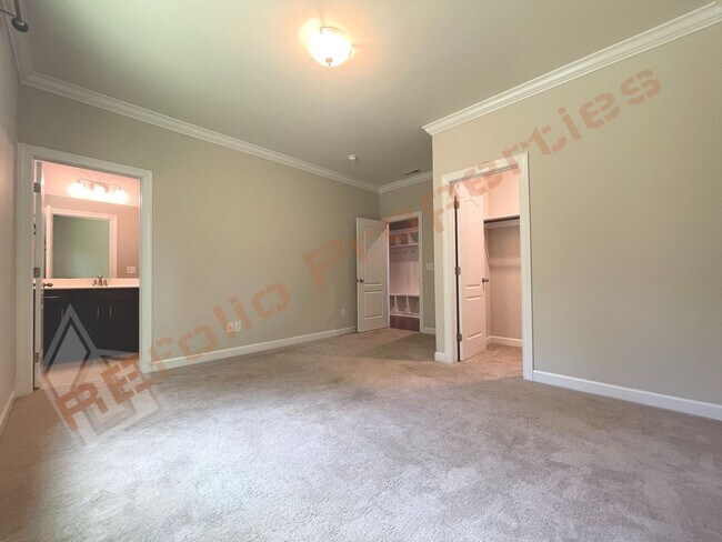 Building Photo - Gorgeous 5 Bedroom Home with First Floor In-law Suite & 3 Car Garage, Golf Course, Pool, Tennis a...