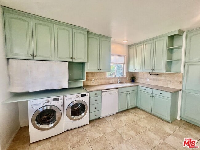 Building Photo - 6426 W 83rd St