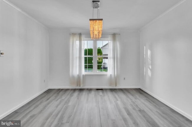 Building Photo - 5 Greenleigh Cir