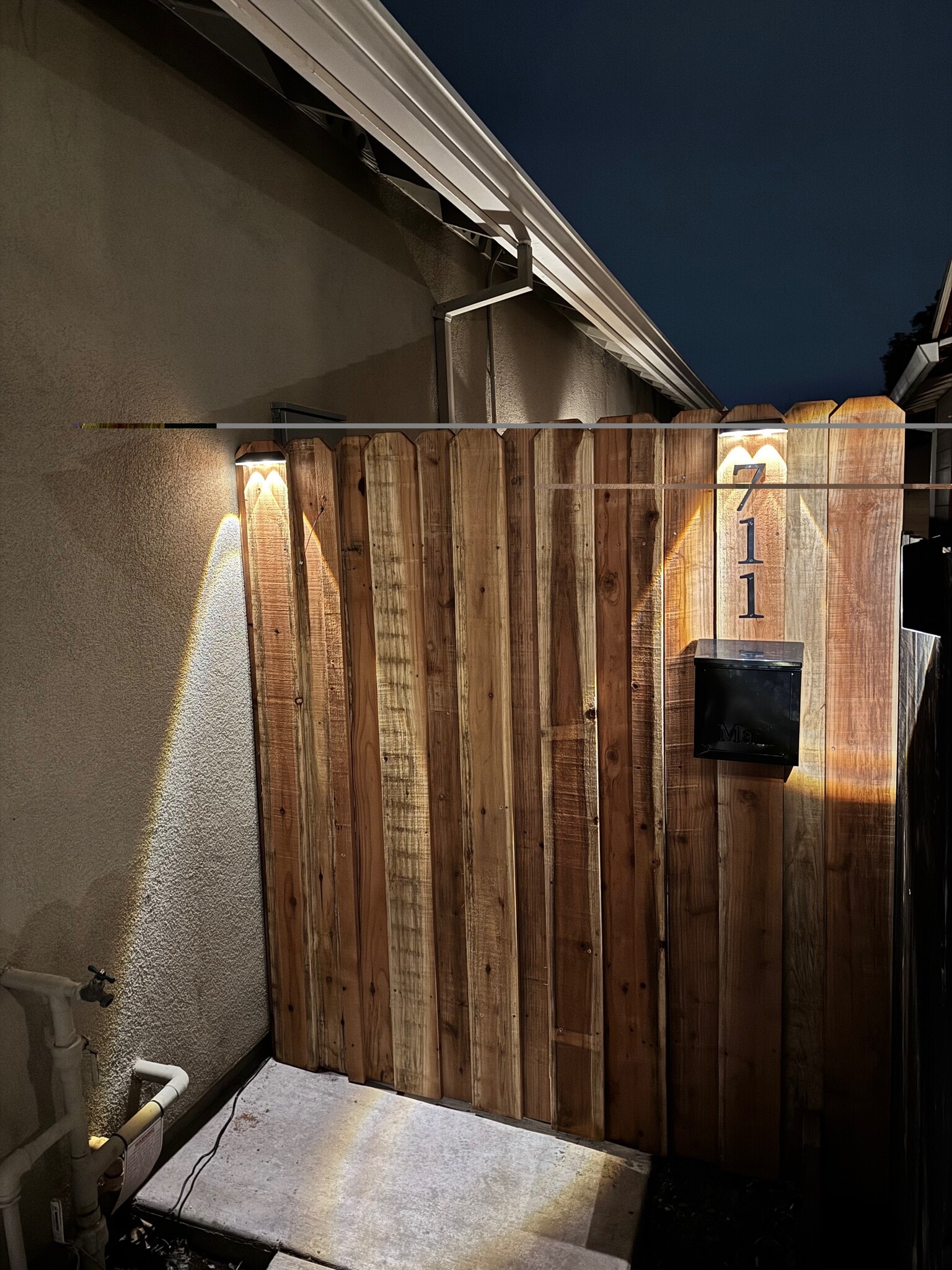 Detached private entrance - 711 N Hobson Ave