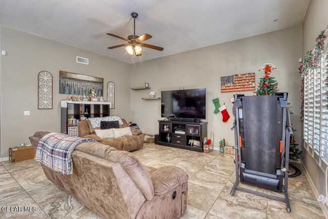 Building Photo - 13102 Cozy Cove Ave