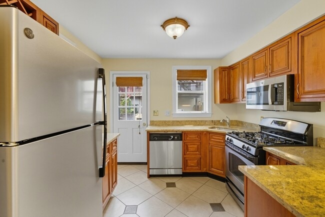 Building Photo - 1112 S Bouldin St