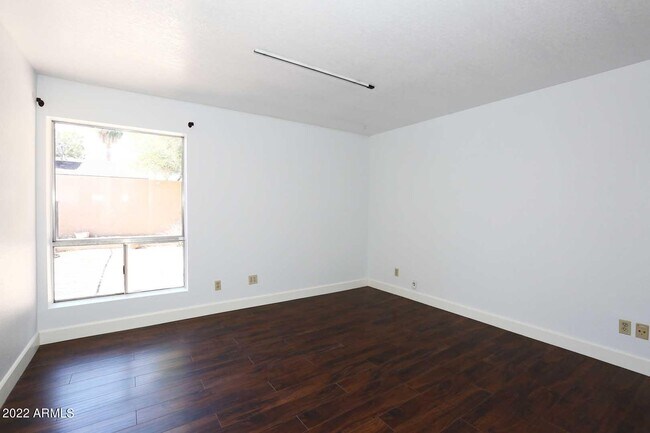 Building Photo - 8428 N 16th Pl