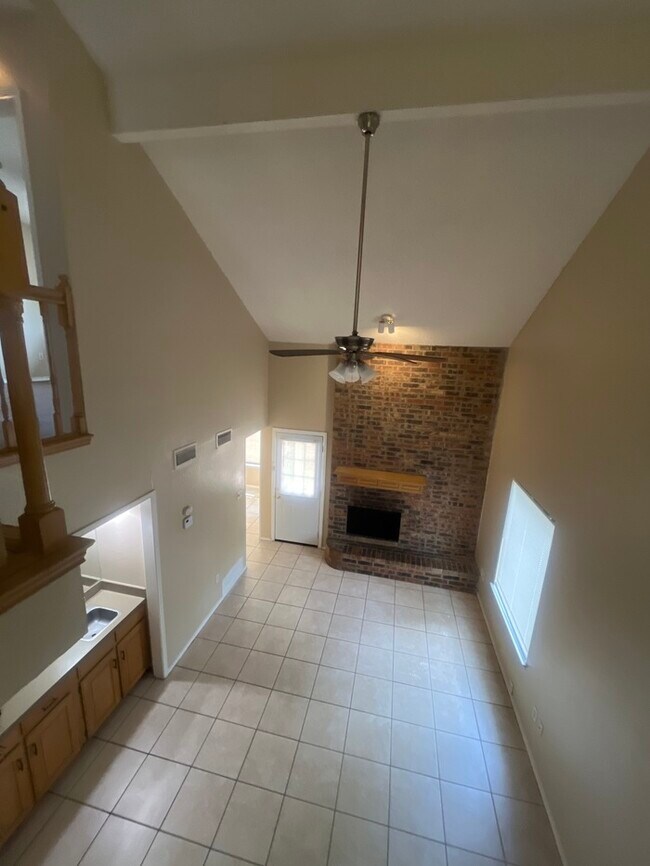 Building Photo - Beautiful 3 bedroom townhome! Master downstairs Large living room, wet bar, Garage! Coming soon i...