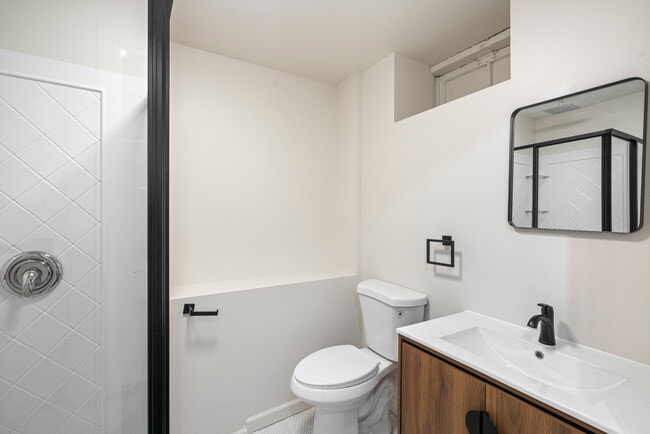 Building Photo - 2321 Spring St