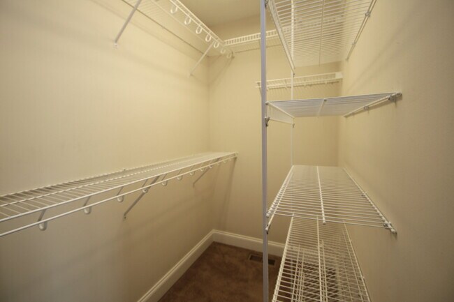 Building Photo - Stunning 3 Bed Rental with Deck & Pond View!