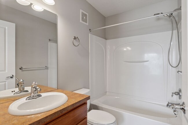 Building Photo - 15130 Fanning Dr N