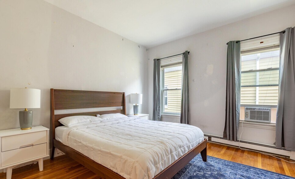 Building Photo - 61 Hillside St