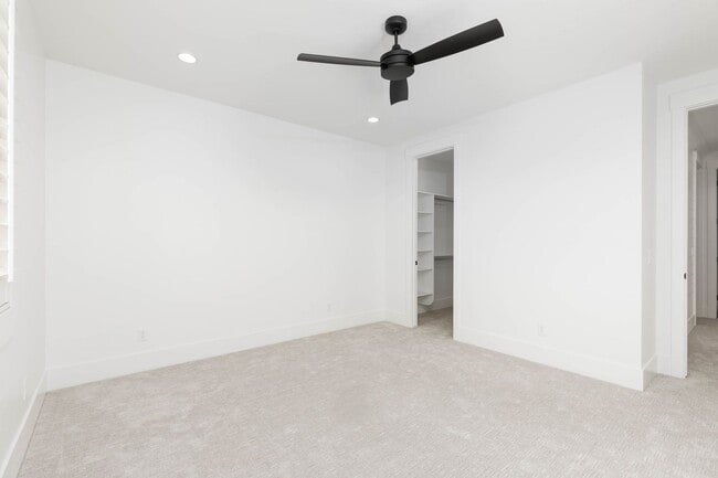 Building Photo - Gorgeous 5 bed 3.5 bath in Desert Canyons