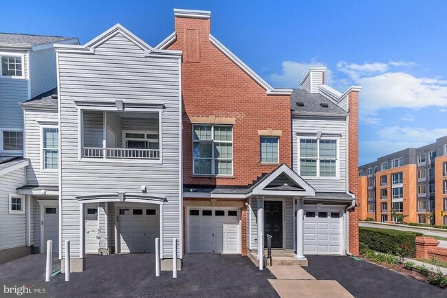 Building Photo - 10706 Symphony Way