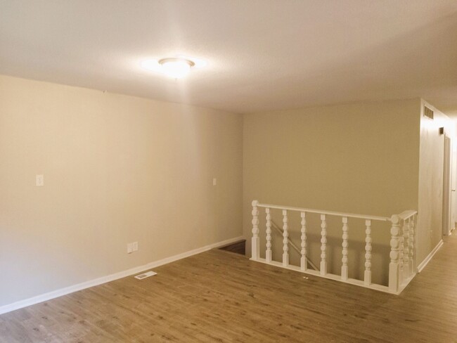 Building Photo - Darling Home in Bel Aire - Finished Baseme...