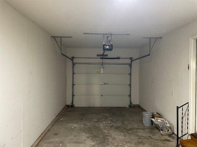Building Photo - 1662 Knightwood Ln