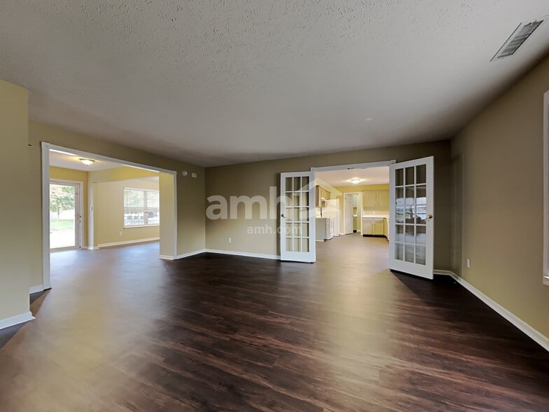 Building Photo - 10755 Talisman Dr