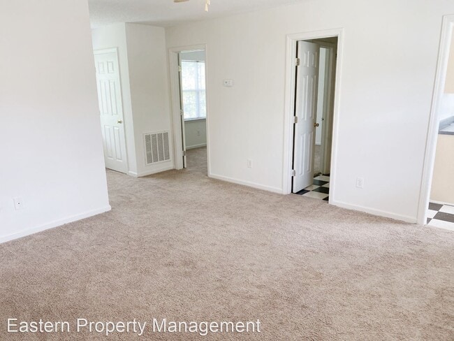Building Photo - 2600 Cypress View Dr