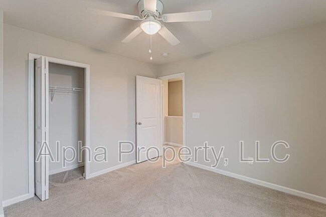Building Photo - 10 Torrington Dr