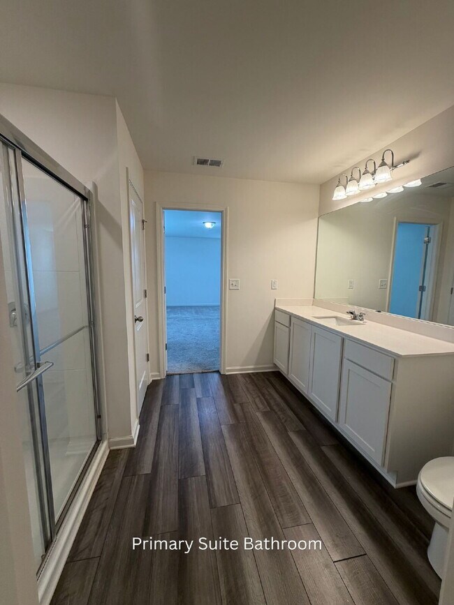 Building Photo - Spacious 5BR Home with Loft in Swim Community