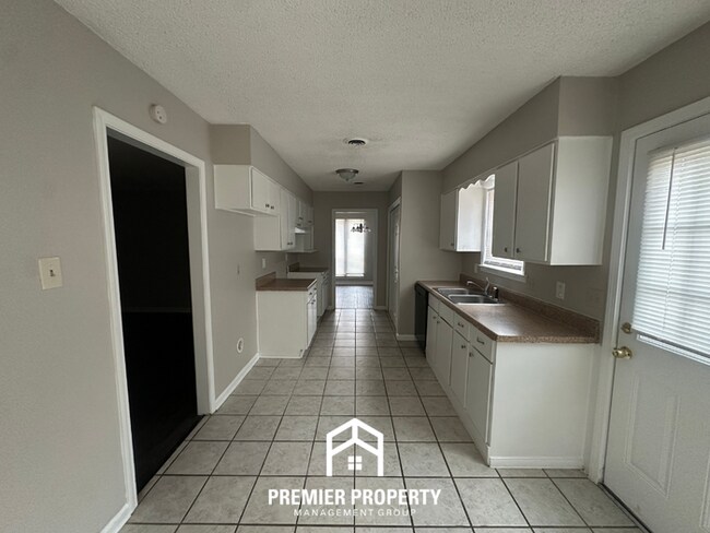 Building Photo - Charming 3BR Memphis Home | Rustic Brick Fireplace, Formal Dining & Fenced Backyard