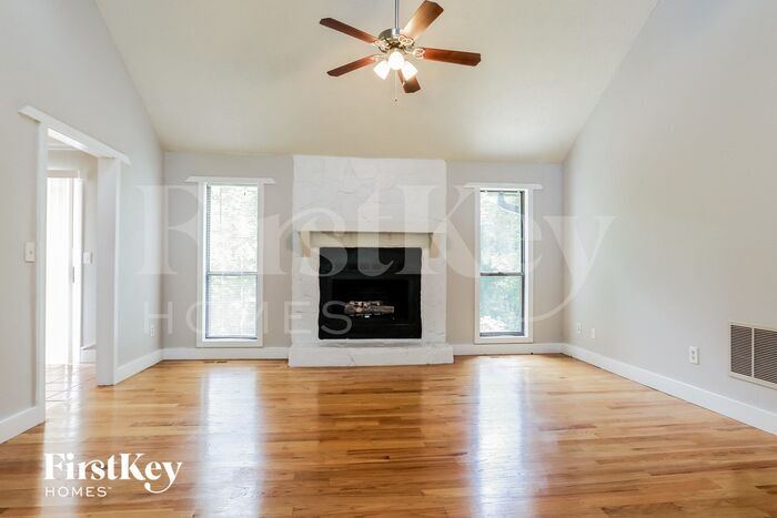 Building Photo - 674 Oak Moss Dr