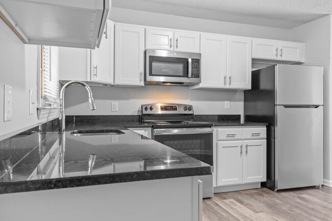 Primary Photo - Charming 2 Bedroom Apartment