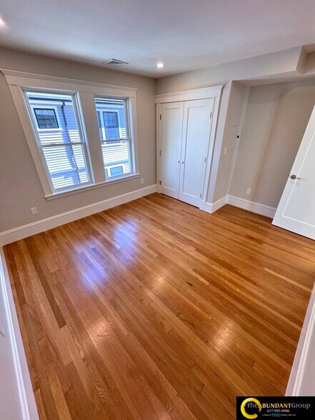 Building Photo - 14 White St