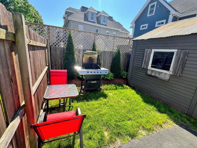 Building Photo - 810 Broadway-SI ID1511377P