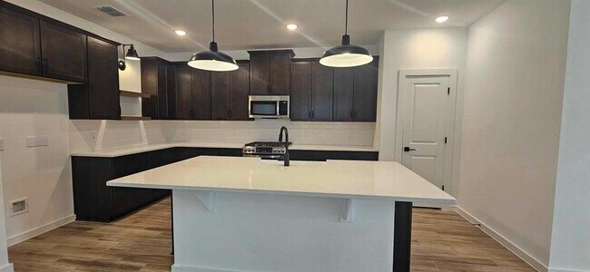 Building Photo - 8423 Bay Rdg Cir